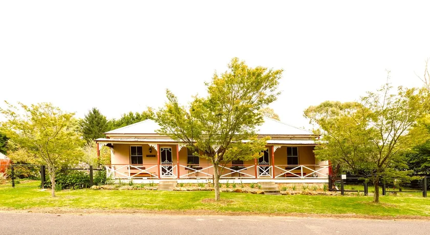 Larsens Cottage 2 - Historic 1880 Home - Image 1