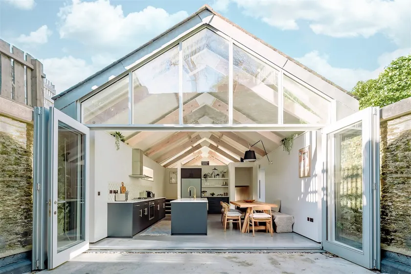 Expansive Scandi townhouse nr Salcombe & beaches - Image 1