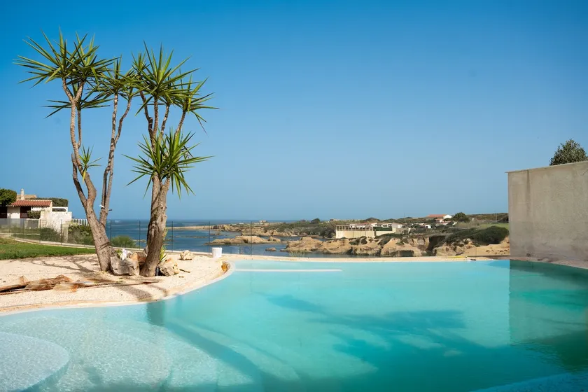 Apartment with private sea descent - Image 1