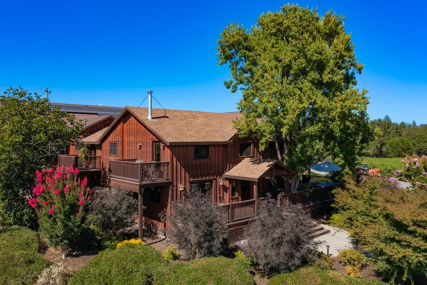 A Peaceful Retreat in Wine Country - The Maefield Vineyard House - Image 1