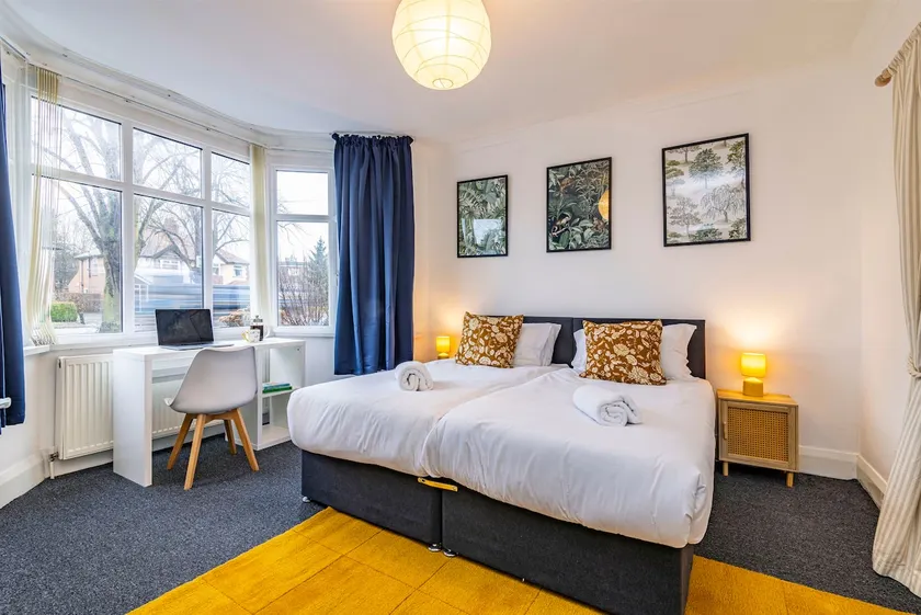 University View-Off-Street Parking-Sleeps 8-Fast WiFi - Image 1