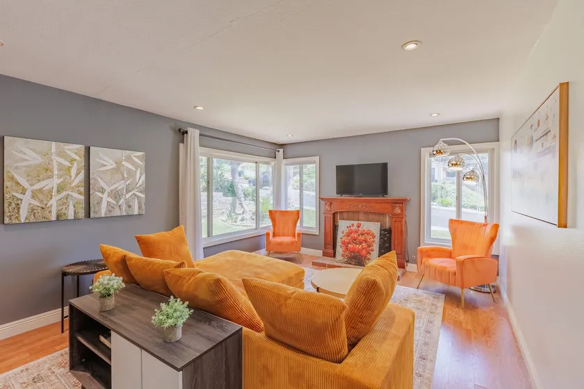 Chic 3B2BA Near Golf Club - Image 1