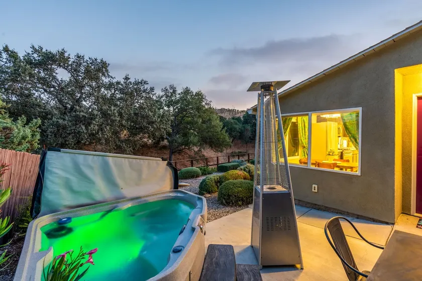 Couples Retreat with Hot Tub Close to Downtown - Image 1