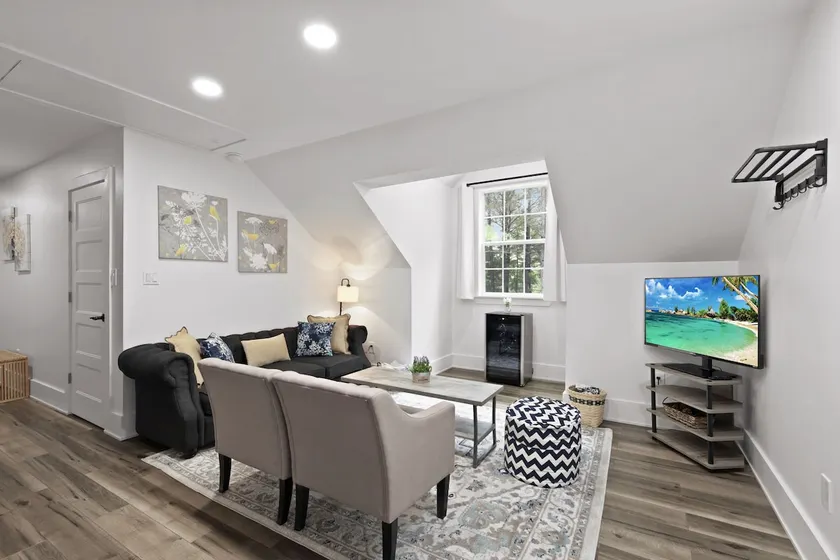 Cozy 1BD 1BA Apartment - Image 1