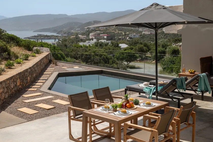 Aura House, Quiet & Cosy Seaview Luxury Retreat - Image 1