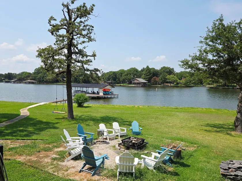 Lake Front / Fire pit / Cedar Creek/Sleeps 12 - Image 1