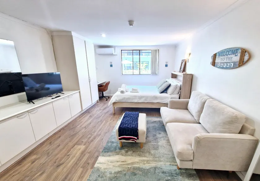 Manly Beach Living - Image 1
