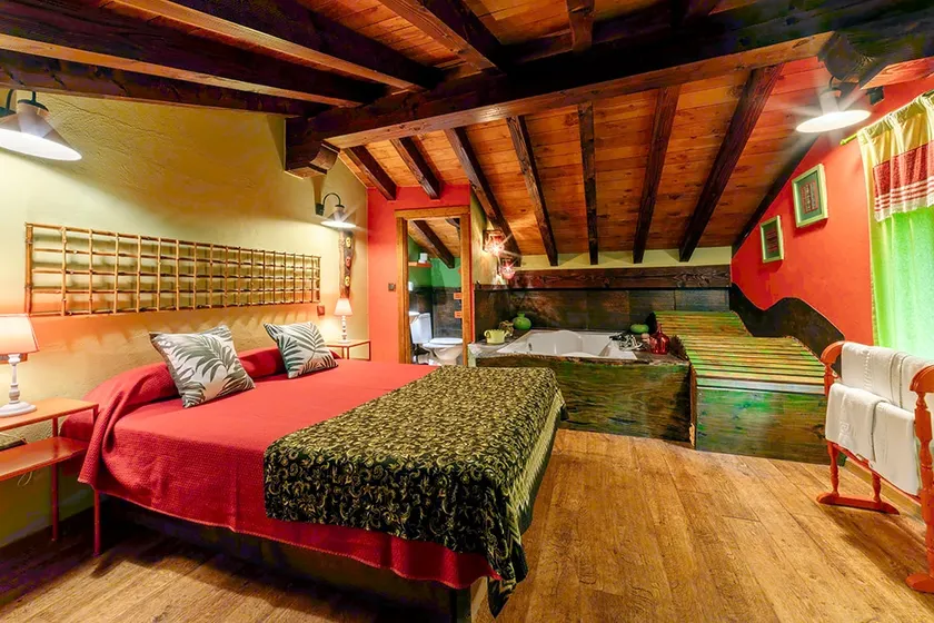 AP.6 Suite 2 bedrooms and Jacuzzi by La Bárcena - Image 1
