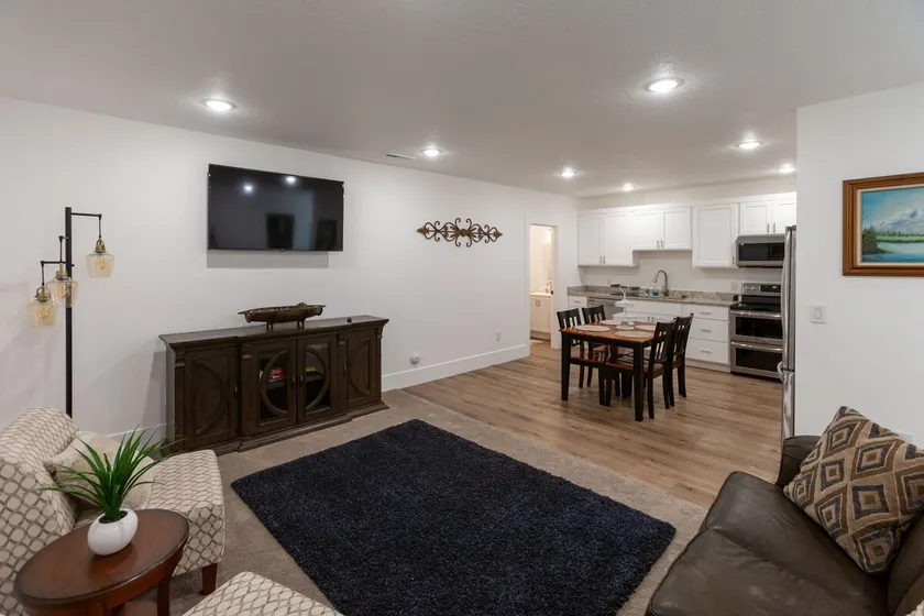 Private Basement apartment. - Image 1