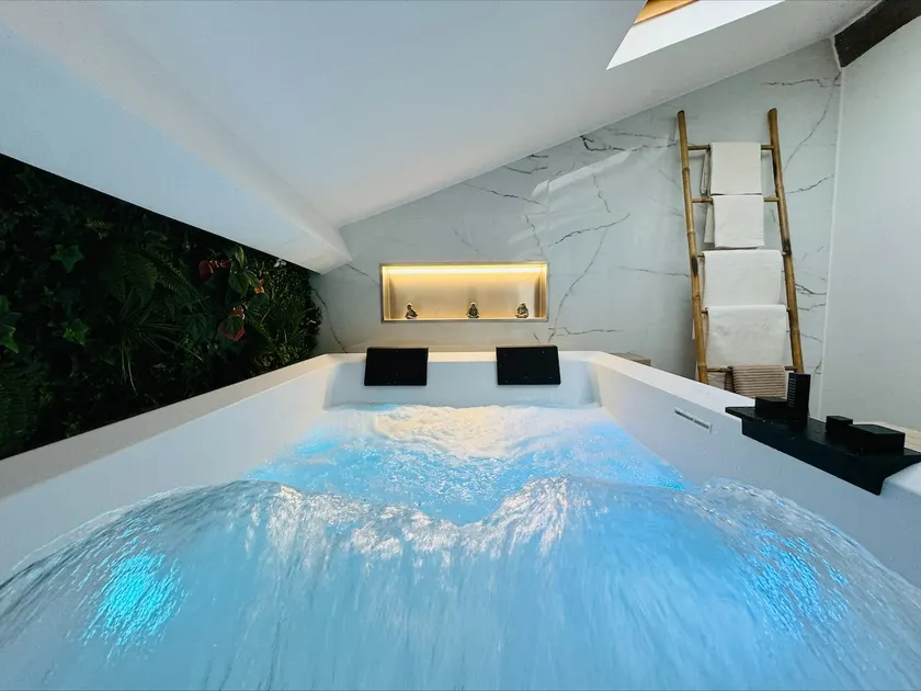 Love & Spa - Image 1
