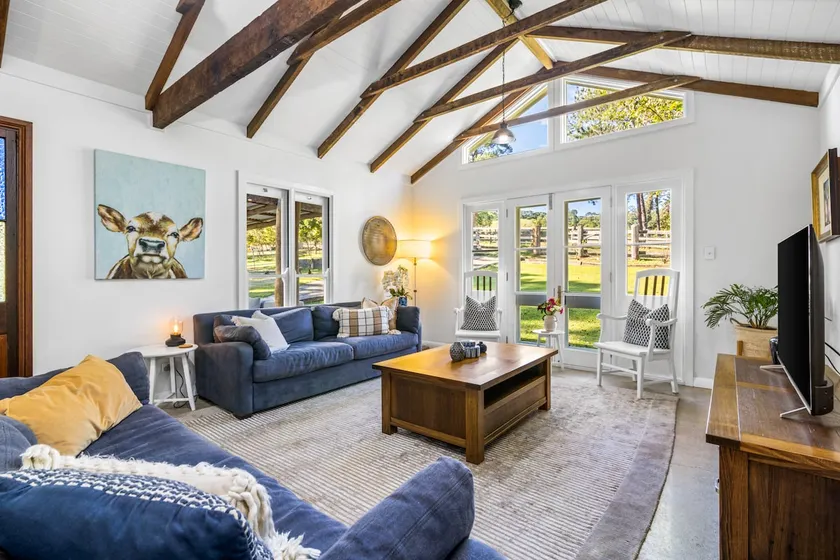 The Dairy: 5 bed/4 bath on picturesque farm - Image 1