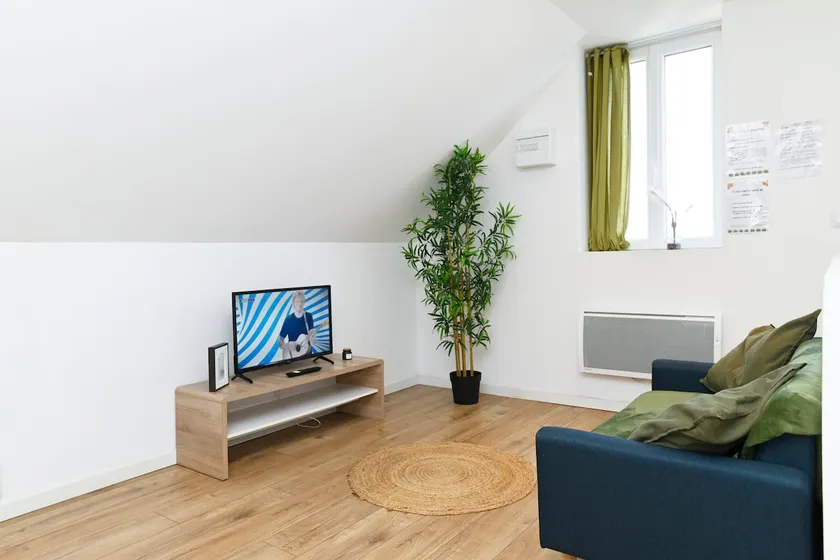 Charming Apartment - Image 1