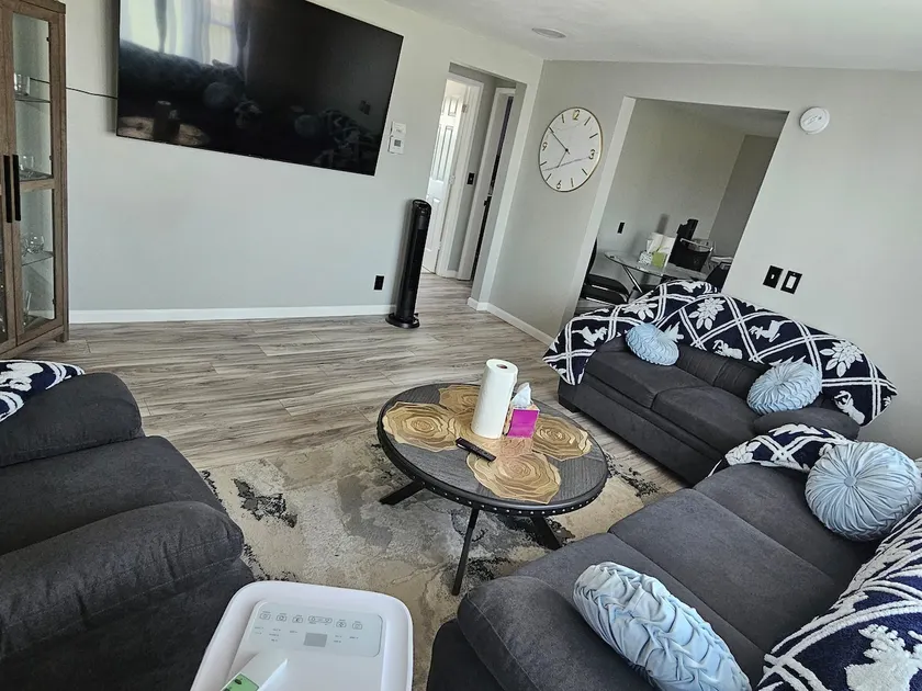 Cozy and Roomy Apt close to all - Image 1