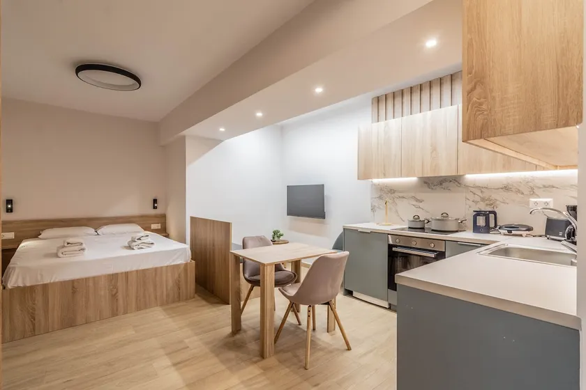 Quiet Studio With Free Parking - Image 1