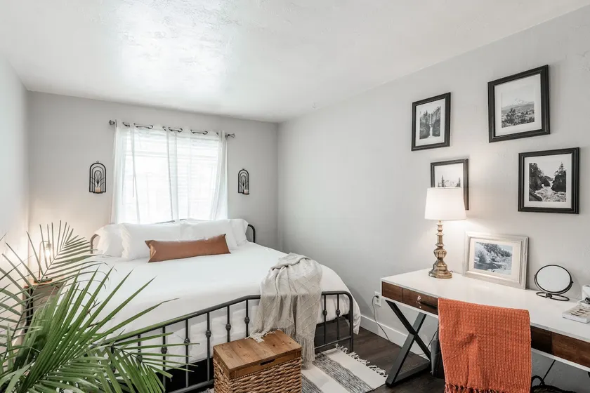 Clean, comfy, pet friendly & fully stocked - Image 1
