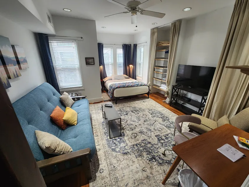 Top floor Capitol Hill apartment - Image 1