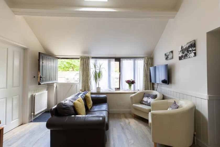 Vellum Stone Cottage & indoor pool, near Bath - Image 1