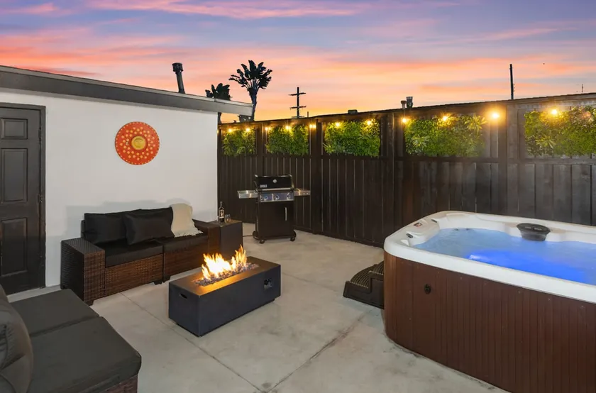 Luxury Sauna, Hot Tub, Cold Plunge, King Bed, Golf - Image 1