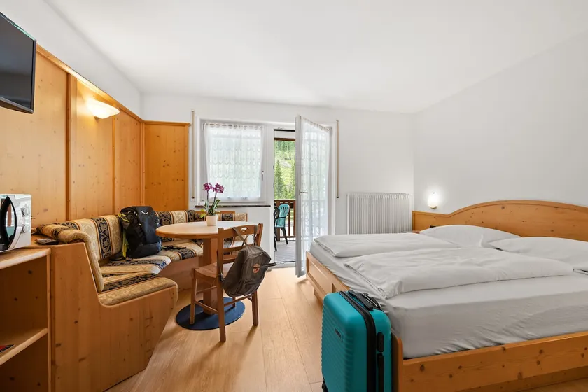 Studio with 4 beds, swimming pool and spa - Image 1