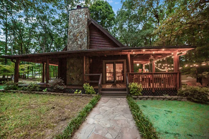 Private Luxury Cabin w/ Hot Tub, Fire Pit & Sauna - Image 1