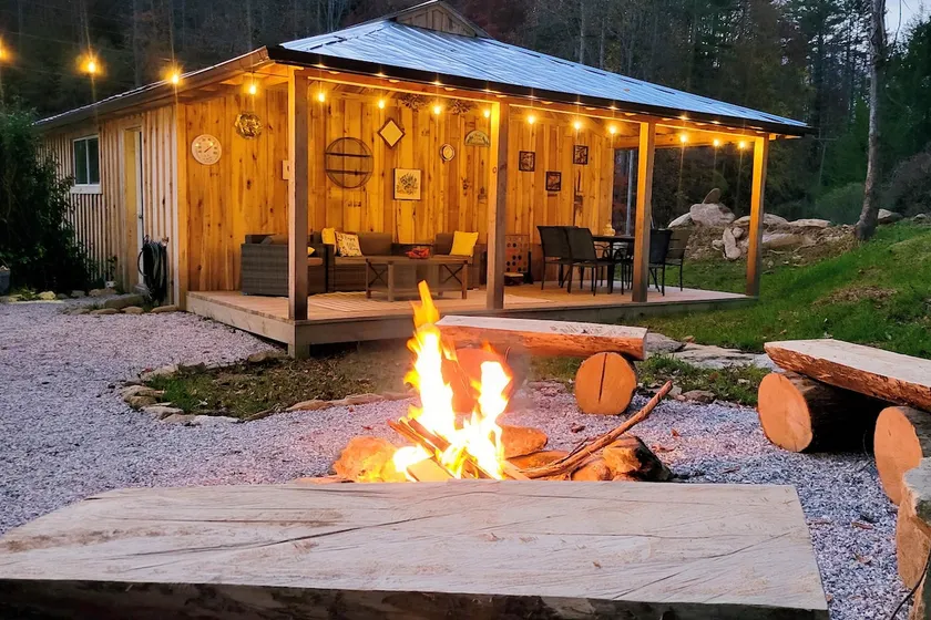 Creekside Cottage - pool table, firepit, Hot Tub! - Image 1