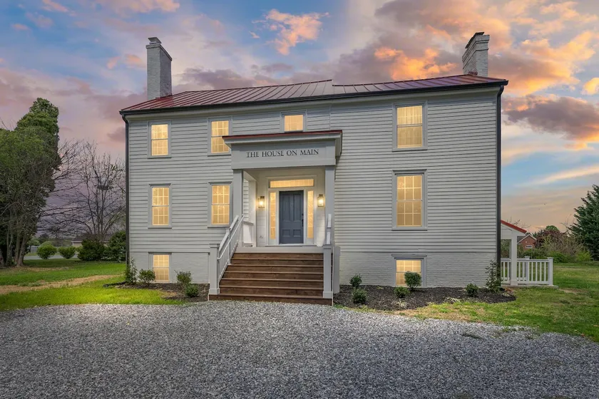 Historic home with 8 gas fireplaces & gameroom - Image 1
