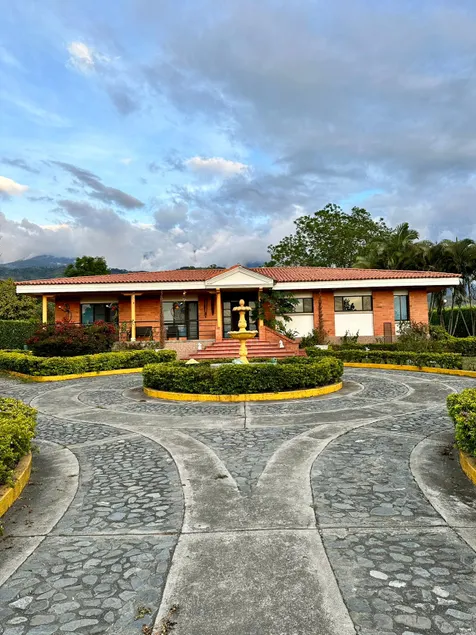 La Oportunidad Ginebra Farm - Image 1