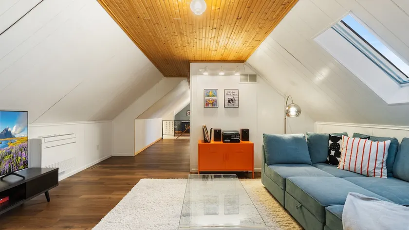 6BR Group Home|Game Room|PingPong| Gym | NE Mpls - Image 1