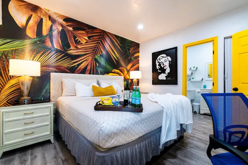 Boutique Tropical Studio | King Bed & Free Parking - Image 1