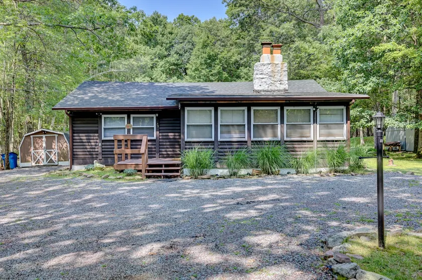Little Woodsy Lodge Poconos ski/hot tub/lake - Image 1
