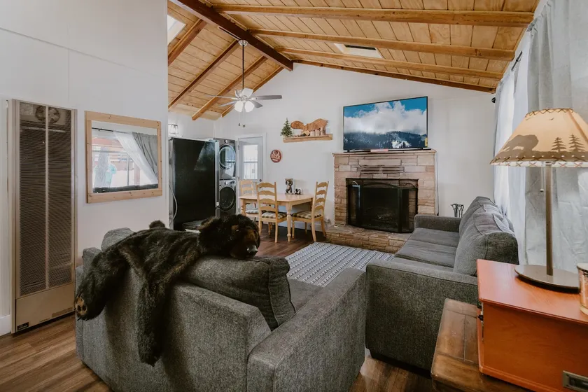 Cozy Big Bear Cabin Hot Tub Pets Fireplace - Image 1