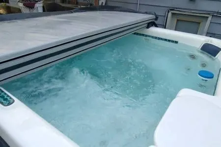 Cozy home with hot tub, Near pdx, Pet Friendly - Image 1
