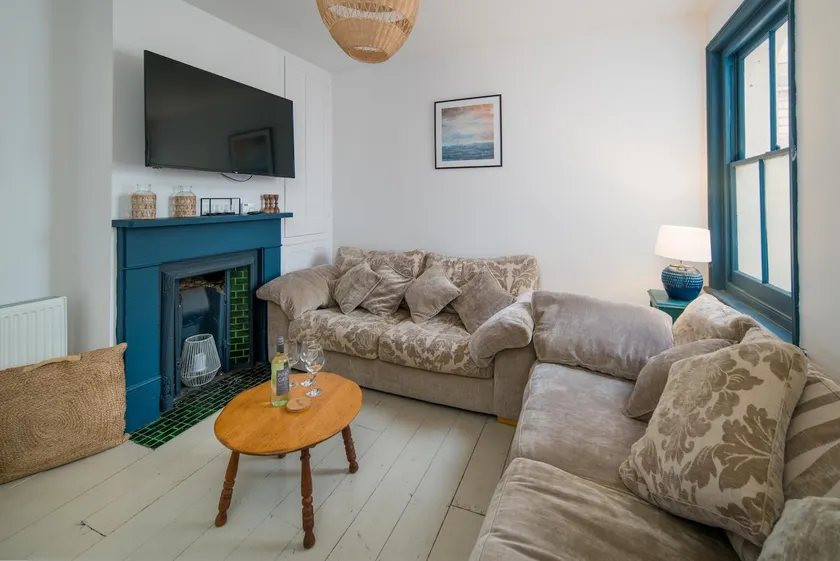 Wistaria Cottage - Image 1