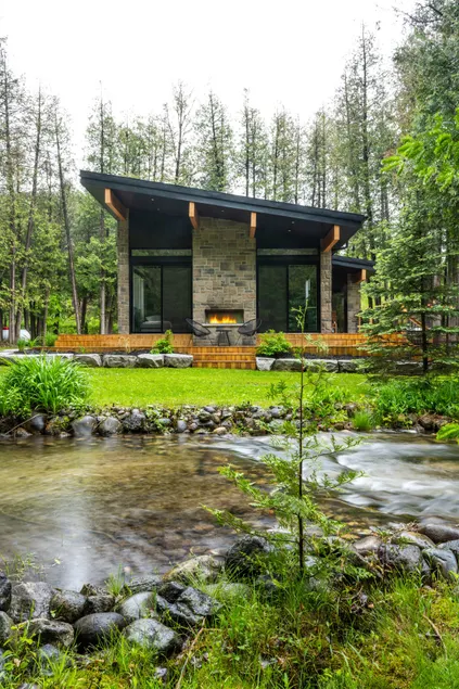 Luxurious Creek Retreat With Hot Tub - Image 1