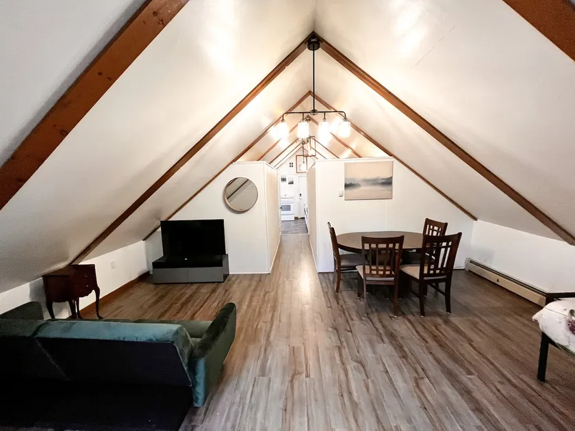 Romantic Loft getaway with beach access - Image 1