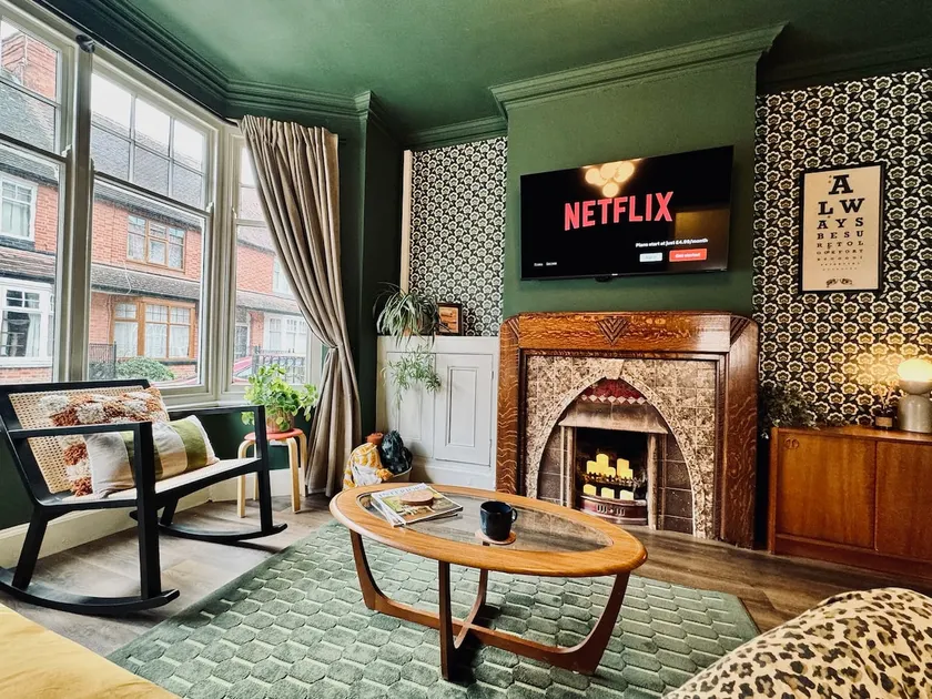 3BR House Sleeps 7 | Free Parking | Central - Image 1