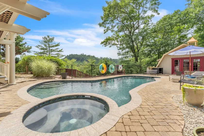 Mountaintop Nirvana: Lake, Hot Tub, Pool Table - Image 1