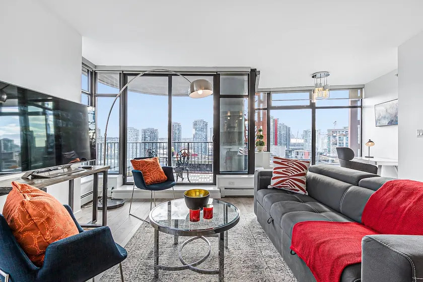 Modern Gastown Corner Residence with Skyline Views - Image 1