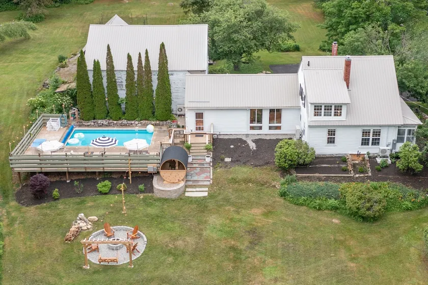 1840 Meredith Farmhouse w/ outdoor Sauna & Pool - Image 1