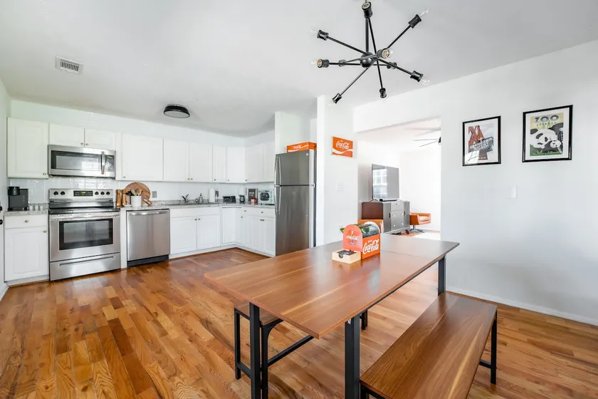 4 Bedroom Home Sleeps 8 - .5 Mile to Marta Train - Image 1