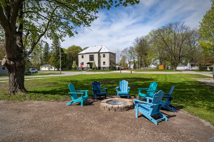 Walk to Downtown & Lake - 6 Miles to Ski & Golf - Image 1
