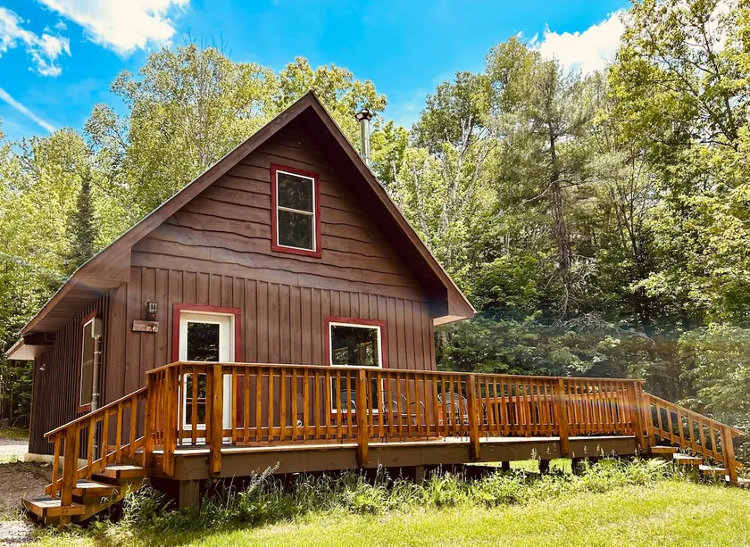 Secluded Cabin swimming pond, hike, camp, explore - Image 1