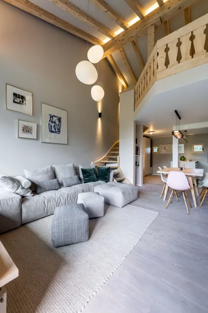 Two-level penthouse with stunning mountain views - Image 1