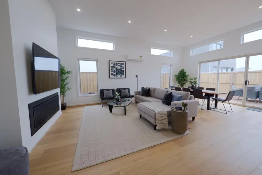 Modern Spacious Coastal Villa - Image 1