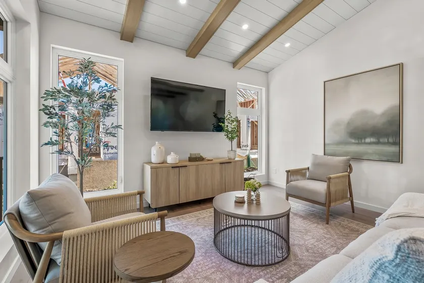 Cottage on Clay - Walk Downtown - King Bed! - Image 1