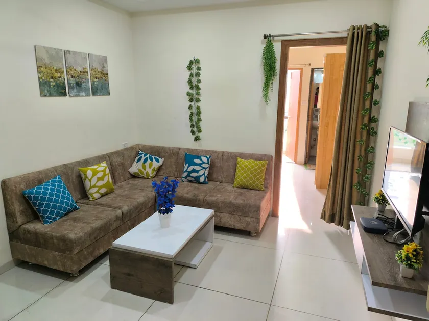 Orraica | Entire 1BHK | Balcony View | Wifi | AC - Image 1