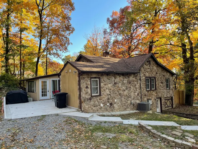 Entire Mountain Cottage Near Scenic Hiking Trails - Image 1