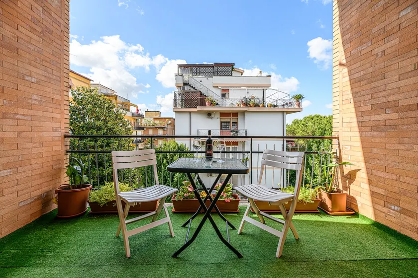 AmoRoma Holiday - Image 1