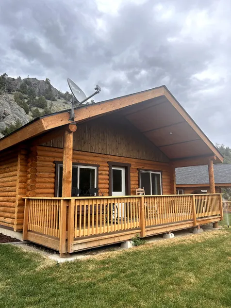 McDonald Cabin #2 next to YNP - Image 1