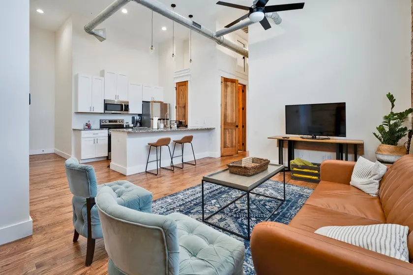 Urban 2 Bedroom Apartment - Image 1
